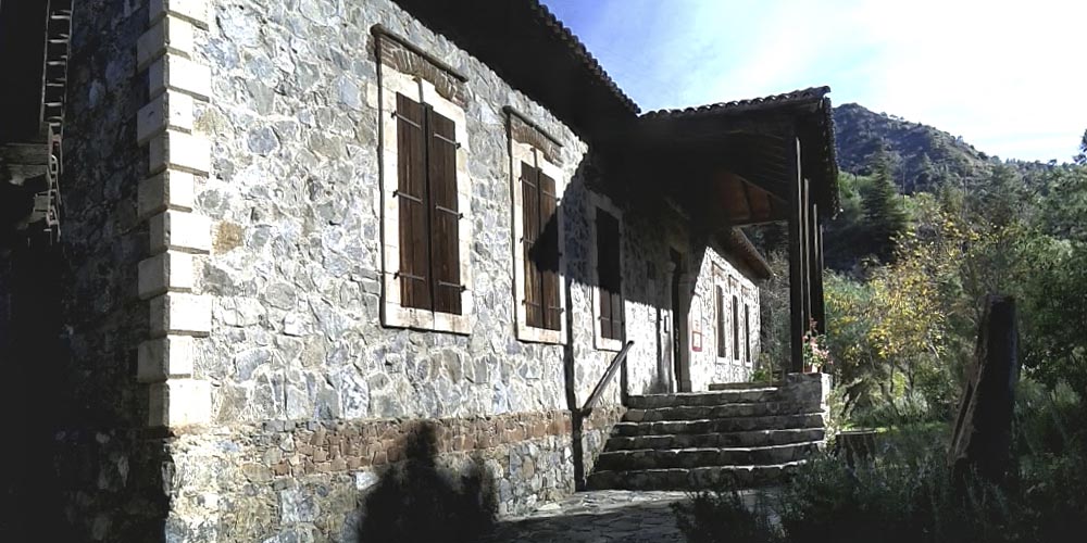449_lampadistes_4.jpg